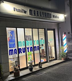 正面左からサインポール
